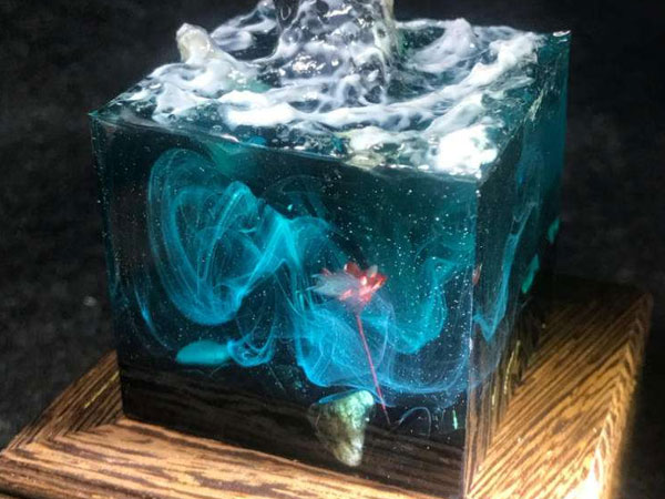 水晶滴膠與樹脂膠有什么關系，區(qū)別是什么